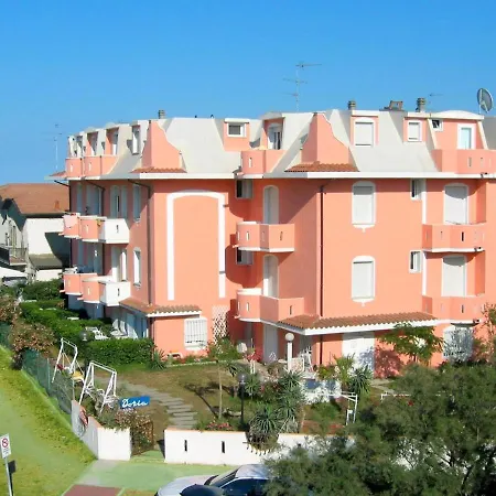 Luxurious In Lido Degli Estensi Near Sea Appartamento *
